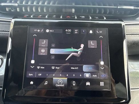 Used 2022 Jeep Grand Cherokee Laredo w/ Luxury Tech Group I image 31