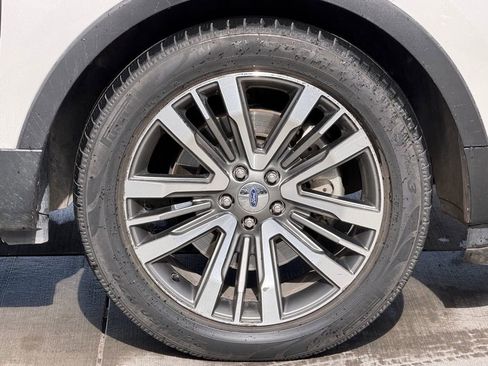 Used 2018 Ford Explorer Platinum image 11