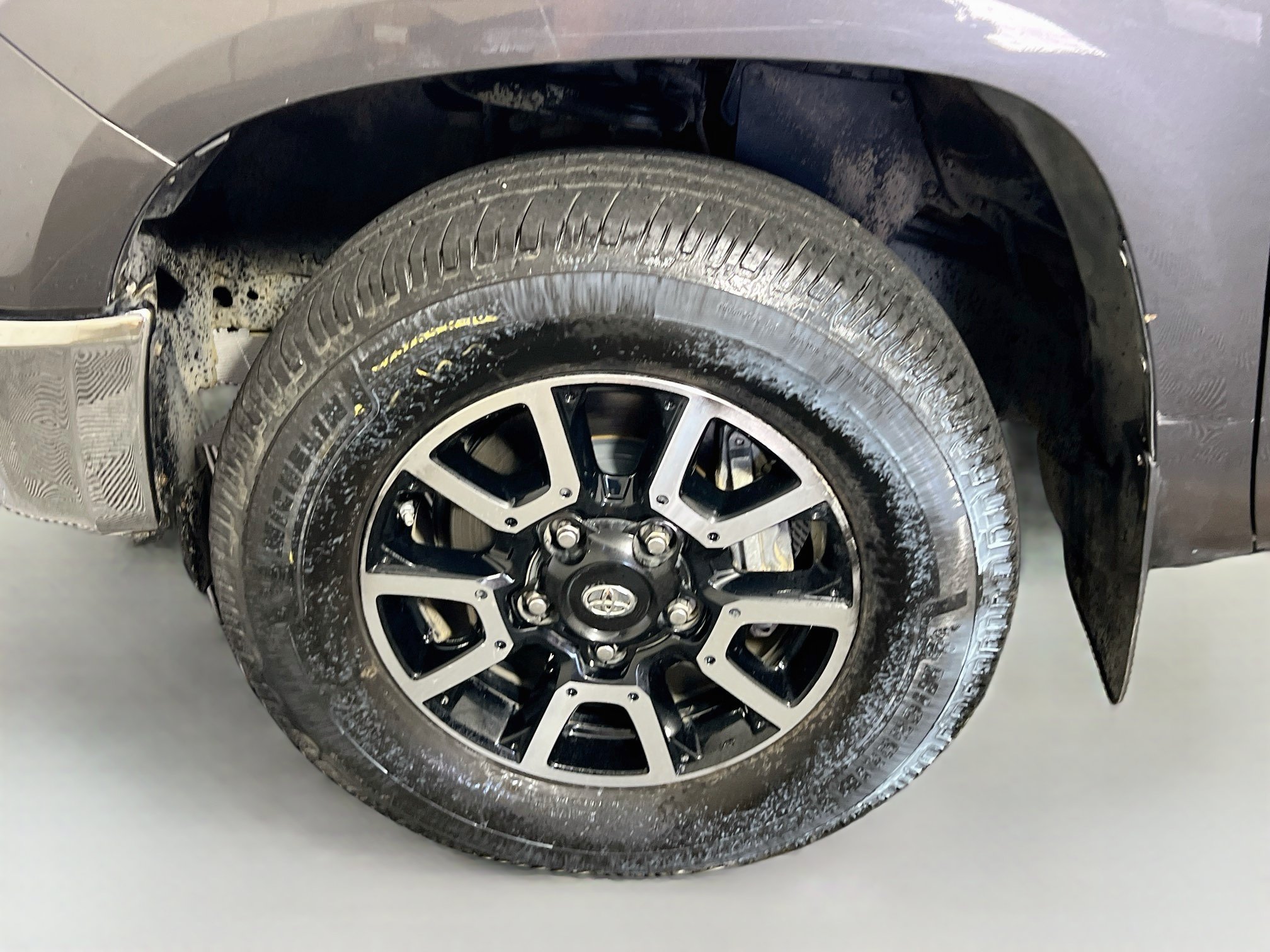 Used 2019 Toyota Tundra Limited w/ Limited Premium Package AWD/4WD image 13