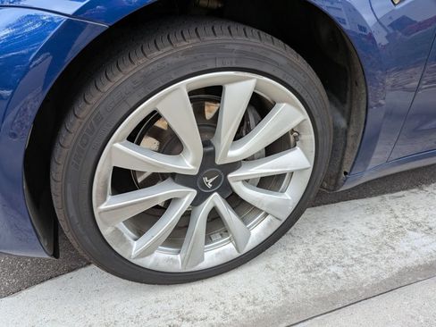 Used 2020 Tesla Model 3 Standard Range RWD image 9