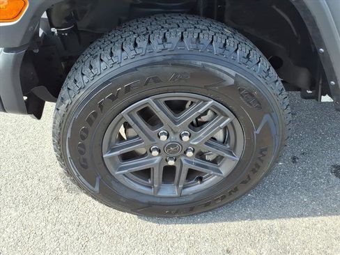 Used 2024 Jeep Wrangler Sport S image 10