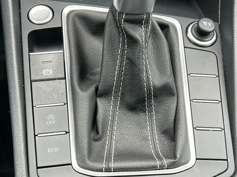 Used 2024 Volkswagen Jetta SE image 25