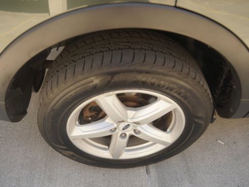 Used 2016 Ford Explorer XLT w/ Equipment Group 202A image 19