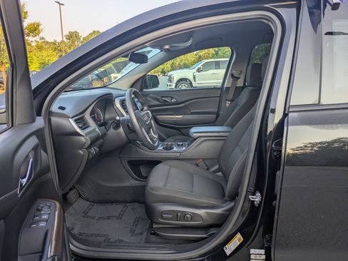 Used 2023 GMC Acadia SLE w/ Driver Convenience Package FWD image 12