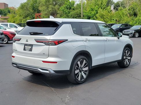Used 2025 Mitsubishi Outlander SE AWD/4WD image 3