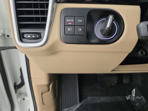 Used 2022 Porsche Cayenne Coupe image 26