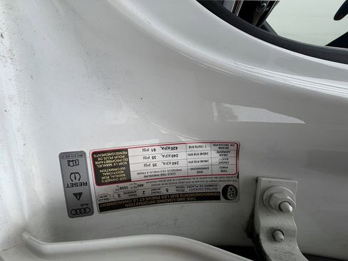 Used 2017 Audi A4 2.0T Ultra Premium w/ Convenience Package image 28