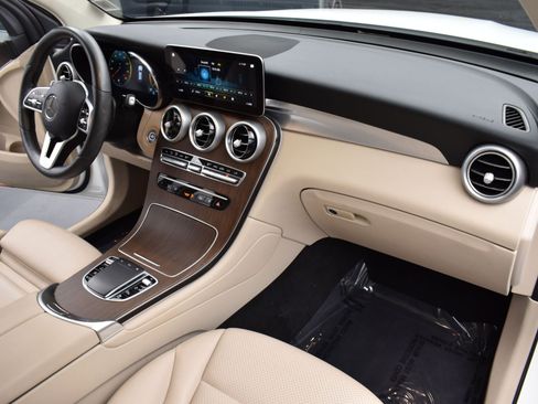 Used 2021 Mercedes-Benz GLC 300 GLC 300 w/ Premium Package image 6