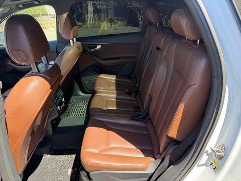 Used 2018 Audi Q7 3.0T Premium Plus w/ Premium Plus Package AWD/4WD image 12