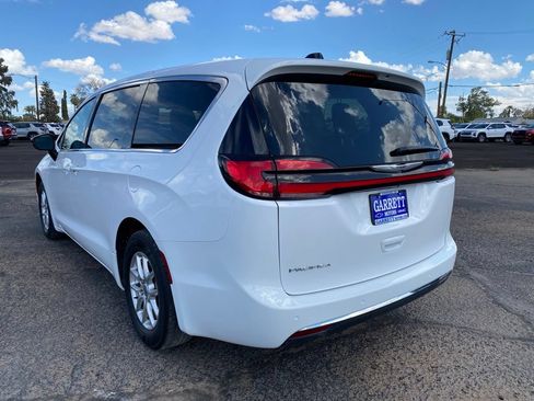 Used 2024 Chrysler Pacifica Touring-L FWD image 24