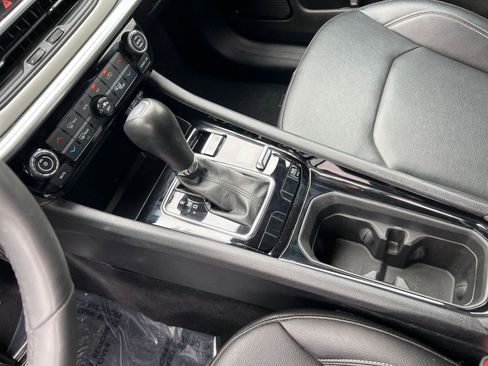 Used 2025 Jeep Compass Limited image 38