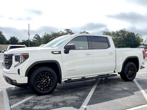 Used 2025 GMC Sierra 1500 Elevation w/ Preferred Package image 10