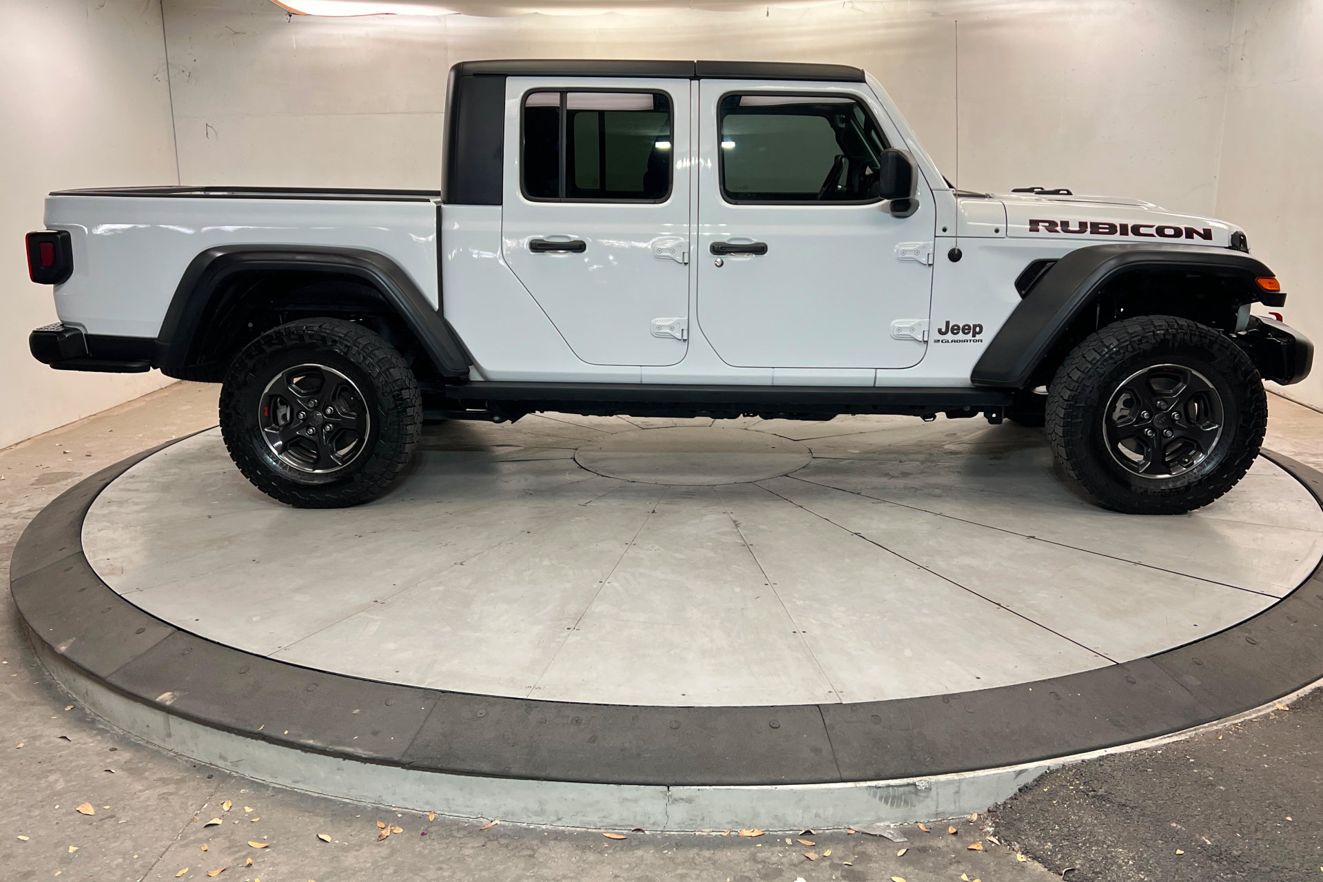 Used 2023 Jeep Gladiator Rubicon w/ Cold Weather Group AWD/4WD image 7