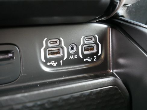 Used 2019 RAM 1500 Laramie AWD/4WD image 38