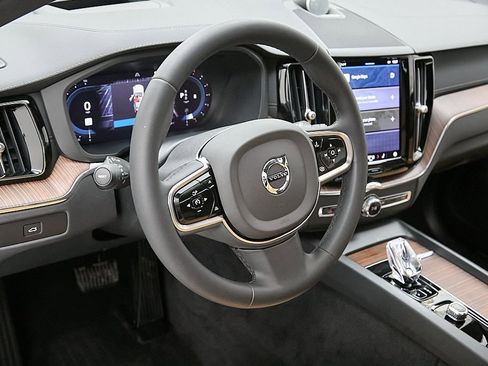 Certified 2023 Volvo XC60 B5 Ultimate w/ Climate Package image 14