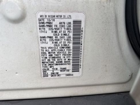 Used 2017 Nissan Rogue SV image 8