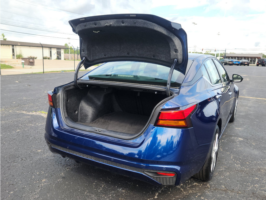 Used 2024 Nissan Altima 2.5 S FWD image 16