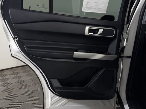 Used 2023 Ford Explorer XLT AWD/4WD image 26