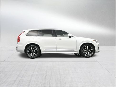 Used 2023 Volvo XC90 B5 Plus AWD/4WD image 31