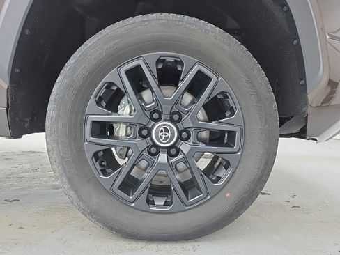 Used 2024 Toyota Tundra Limited AWD/4WD image 19