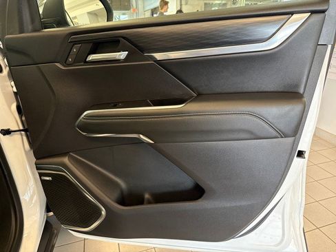 Used 2025 GMC Acadia Elevation image 30