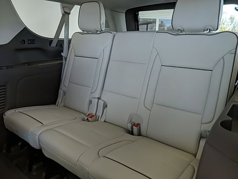 Used 2023 GMC Yukon XL Denali image 16
