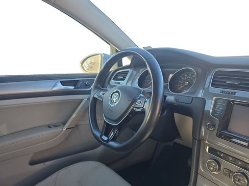 Used 2015 Volkswagen e-Golf SEL Premium image 22