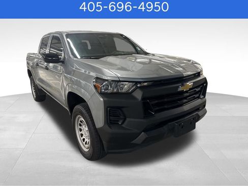 Used 2024 Chevrolet Colorado W/T w/ WT Convenience Package II RWD image 2
