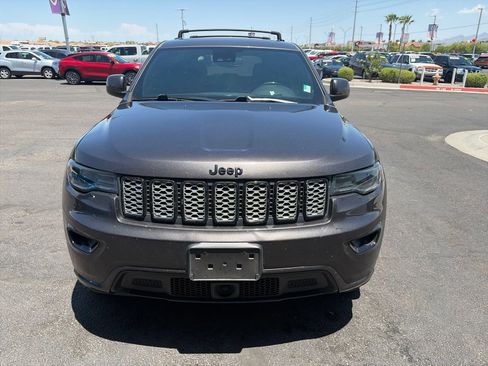 Used 2020 Jeep Grand Cherokee Altitude AWD/4WD image 8