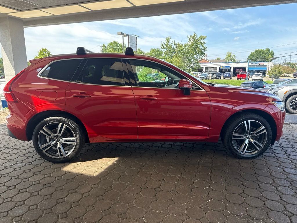 Used 2019 Volvo XC60 T5 Momentum w/ Multimedia Package AWD/4WD image 5