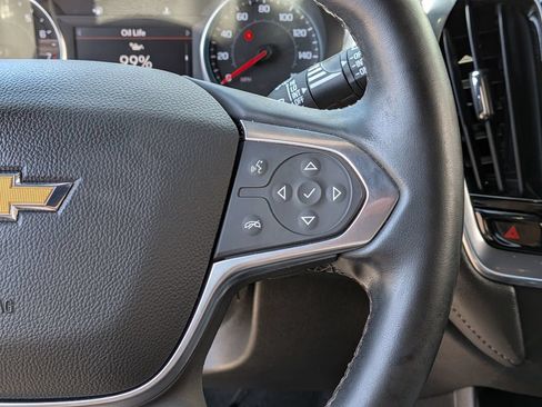 Used 2023 Chevrolet Traverse LT FWD image 19