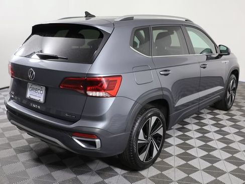 Used 2024 Volkswagen Taos SE AWD/4WD image 8
