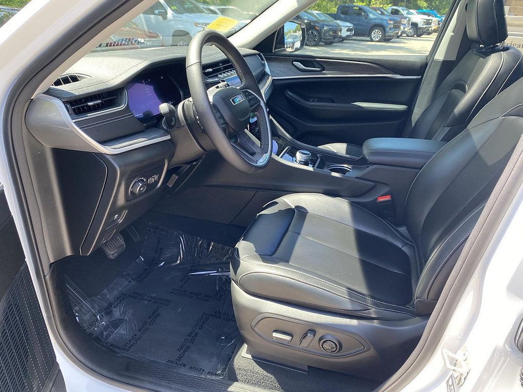 Used 2023 Jeep Grand Cherokee Limited AWD/4WD image 51