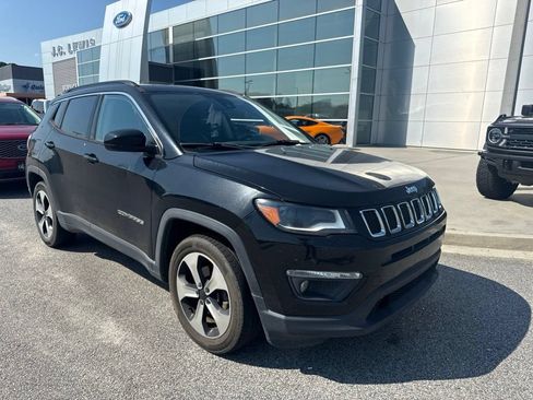Used 2018 Jeep Compass Latitude w/ Popular Equipment Group FWD image 1