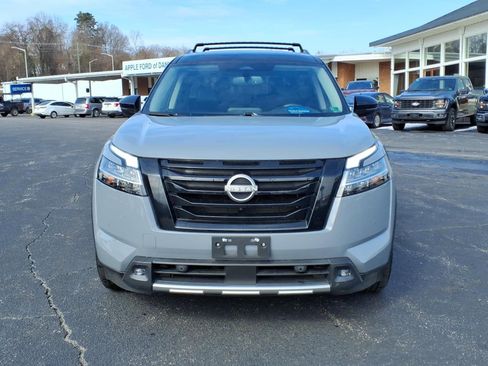 Used 2022 Nissan Pathfinder SL w/ SL Black Package image 2