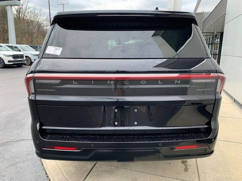 New 2026 Lincoln Navigator L Premier AWD/4WD image 11