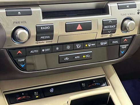 Used 2017 Lexus ES 350 w/ Navigation System Package image 31