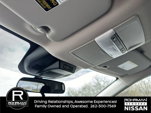 Used 2025 Nissan Rogue S AWD/4WD image 10
