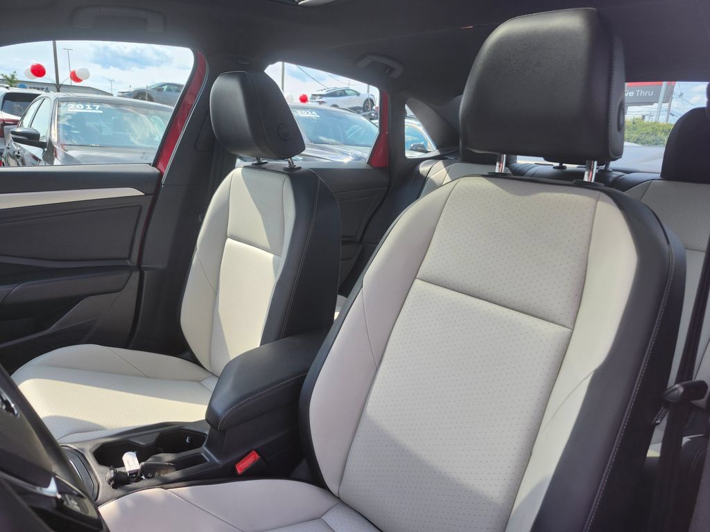 Used 2019 Volkswagen Jetta R-Line FWD image 8
