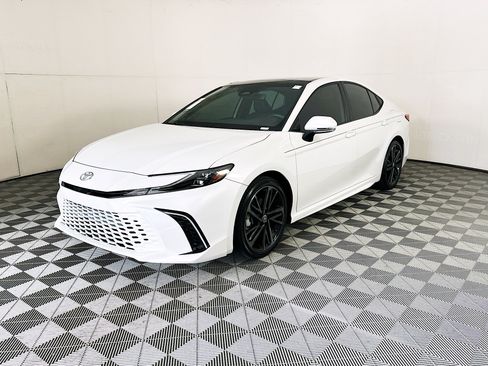 Used 2025 Toyota Camry XSE FWD image 7