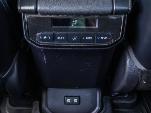 Used 2021 Toyota Highlander XLE image 35