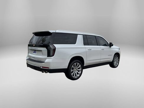 Used 2025 Chevrolet Suburban Premier AWD/4WD image 9