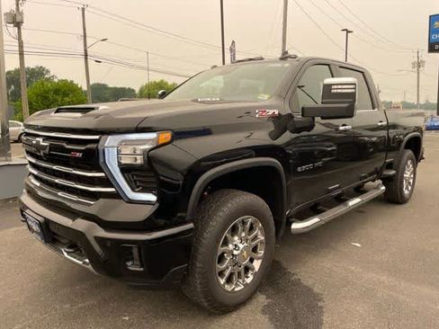 New 2026 Chevrolet Silverado 2500 LT w/ Z71 Chrome Sport Edition AWD/4WD image 18