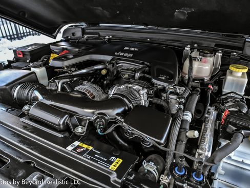 Used 2021 Jeep Gladiator Overland image 10