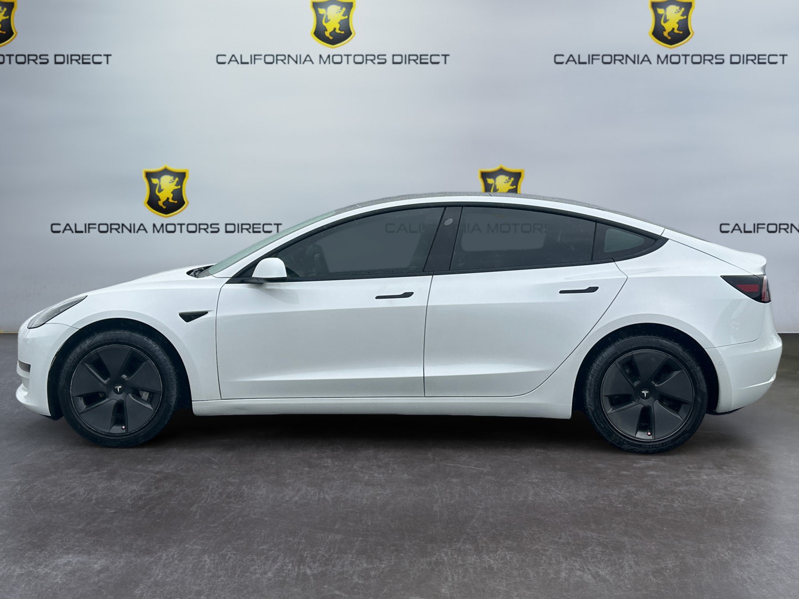 Used 2021 Tesla Model 3 Standard Range RWD image 2