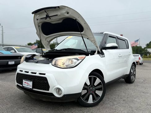 Used 2014 Kia Soul ! w/ Sun & Sound Package FWD image 10