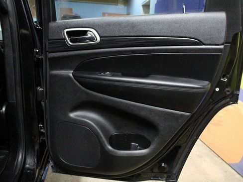 Used 2020 Jeep Grand Cherokee Altitude image 12