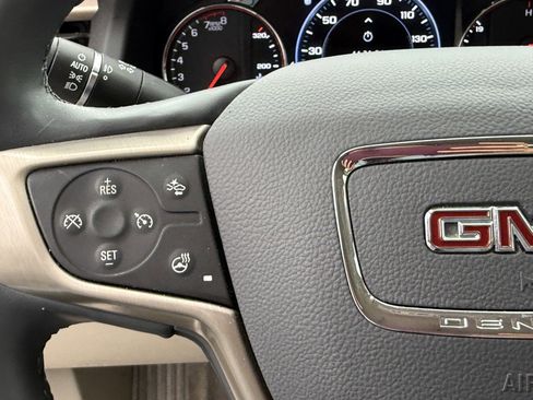 Used 2023 GMC Acadia Denali image 17