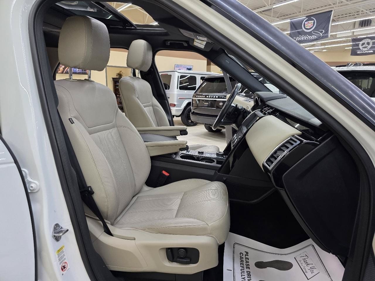 Used 2019 Land Rover Discovery SE AWD/4WD image 22