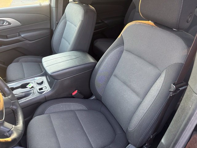 Used 2023 Chevrolet Traverse LT FWD image 25